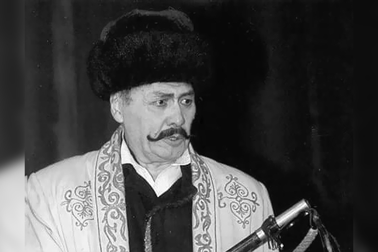 В возрасте 88 лет скончался народный артист, актер Асанкул Осмонов. Он наиболее известен по ролям в фильмах «Неизвестный маршрут», «Выстрел в степи», «Гибель во имя рождения», «Дилетант», «Первый»