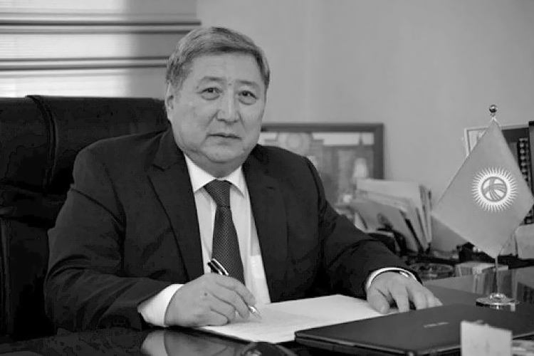 После продолжительной болезни на 74-м году жизни скончался государственный деятель, политик, дипломат, депутат «легендарного парламента», бывший министр чрезвычайных ситуаций Жанышбек Рустенбеков