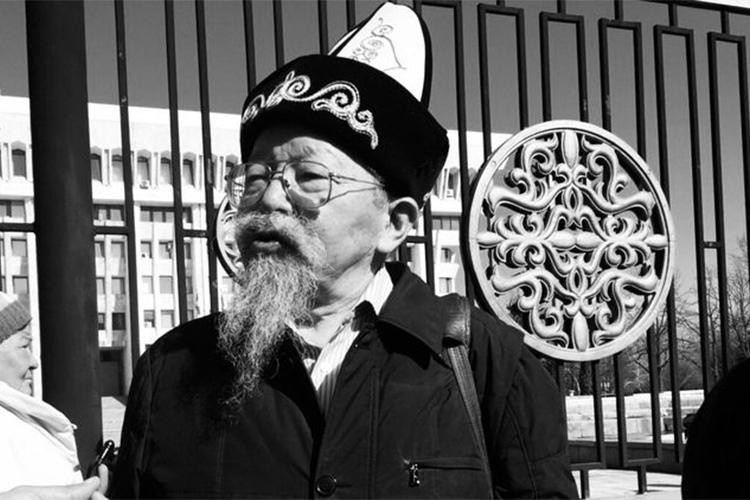 На 83-м году жизни скончался общественный деятель Топчубек Тургуналиев. Он известен как один из первых оппозиционеров. В бытность президентства Аскара Акаева организовал партию «Эркин Кыргызстан» («ЭрК») и первым выразил недоверие главе государства и заявил, что тот должен уйти в отставку