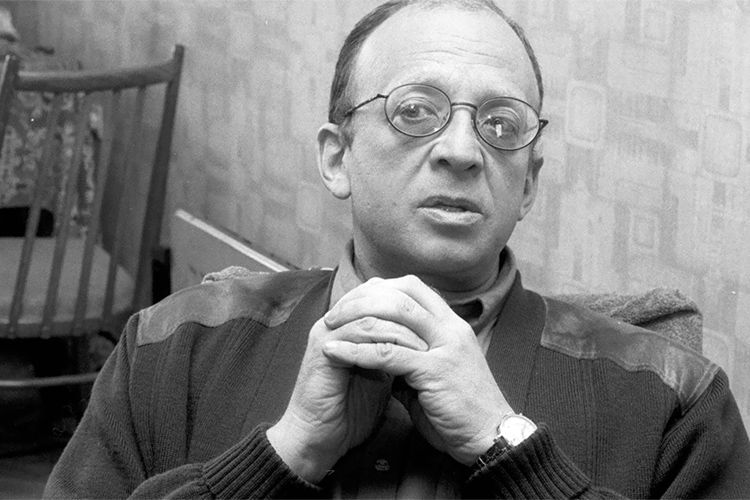 В возрасте 73 лет умер знаменитый переводчик, писатель и радиоведущий Леонид Володарский. Его голос считают символом эпохи VHS-кассет