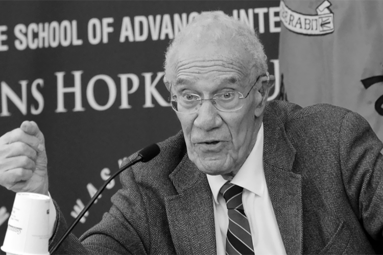 Лауреат Нобелевской премии по экономике, американский экономист Роберт Солоу умер 21 декабря в возрасте 99 лет. Он разработал модель экономического роста (модель Солоу), описание которой впервые было опубликовано в 1956 году