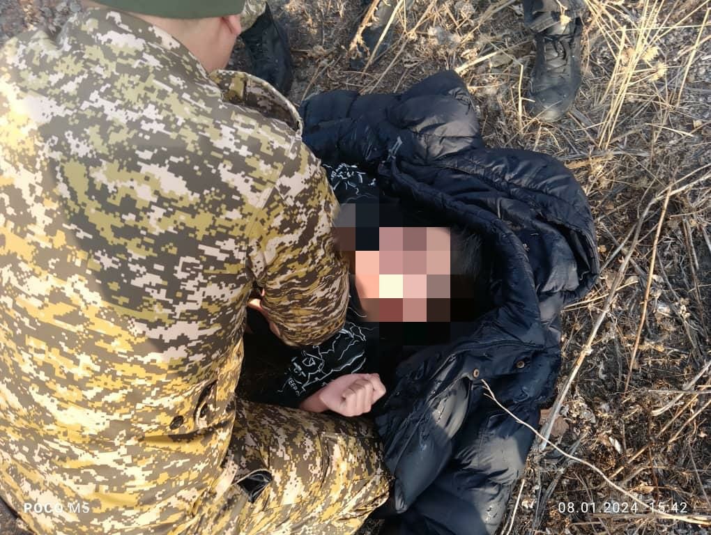 Спасатели вытащили школьников из полузамерзшего водоема