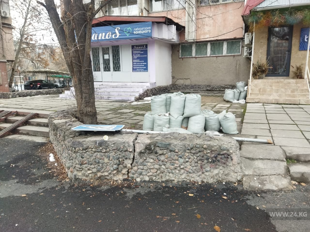 Дорожный знак в Бишкеке