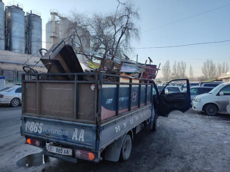 На Ошском рынке прошел рейд