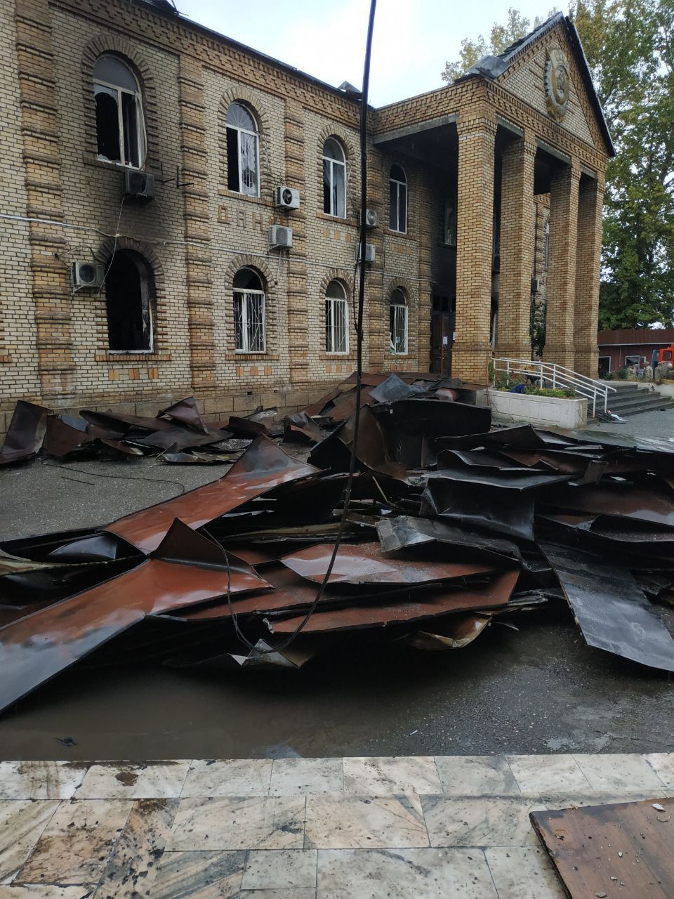 Здание после пожара