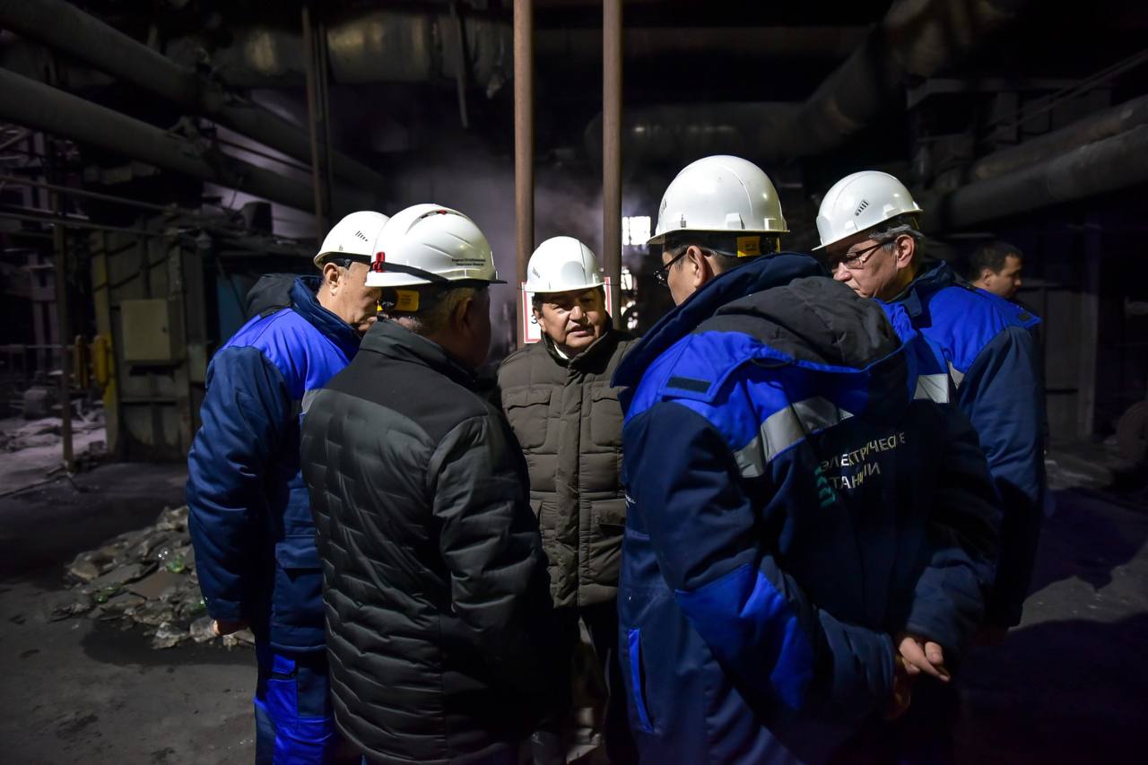 Акылбек Жапаров проверил, как восстанавливают ТЭЦ