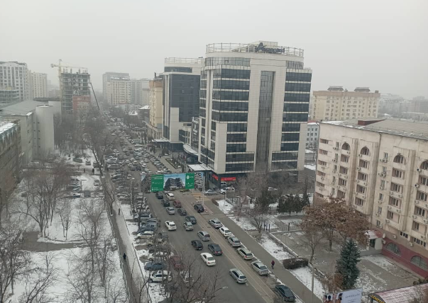 Парковка на улице Токтогула в западном направлении