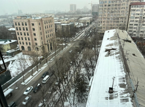 Парковка на улице Токтогула в восточном направлении