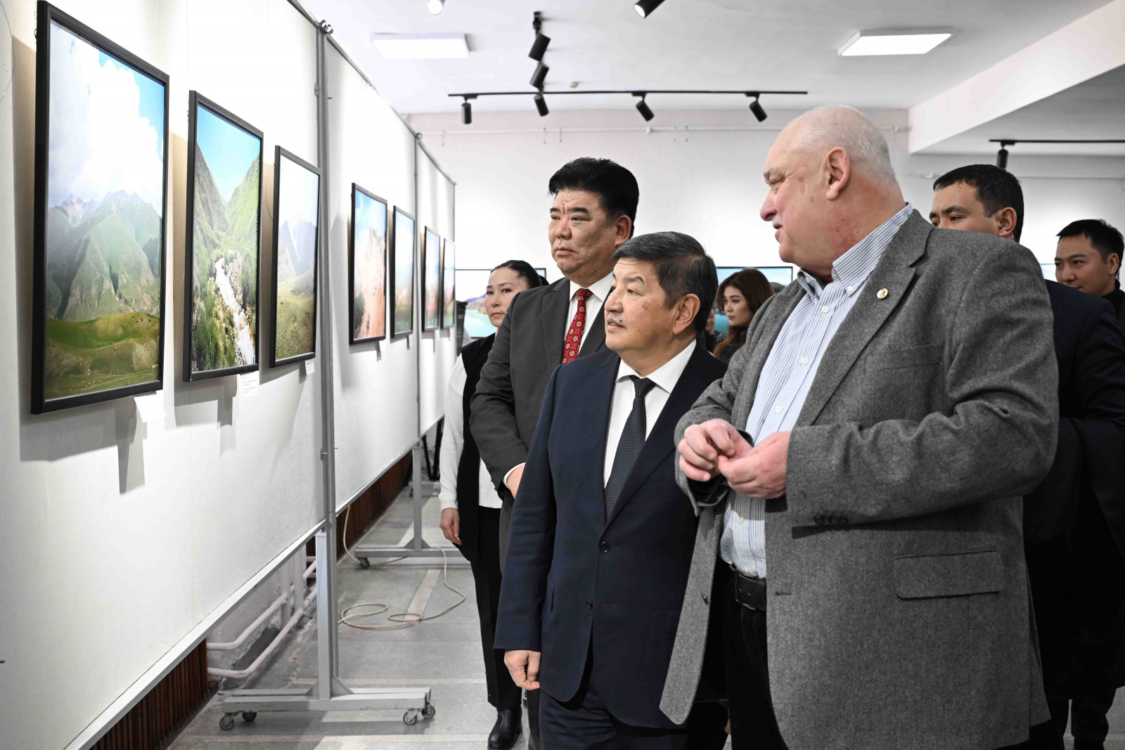 В Бишкеке открылась фотовыставка «Между небом и озером Иссык-Куль: 100 взглядов на Кыргызстан»
