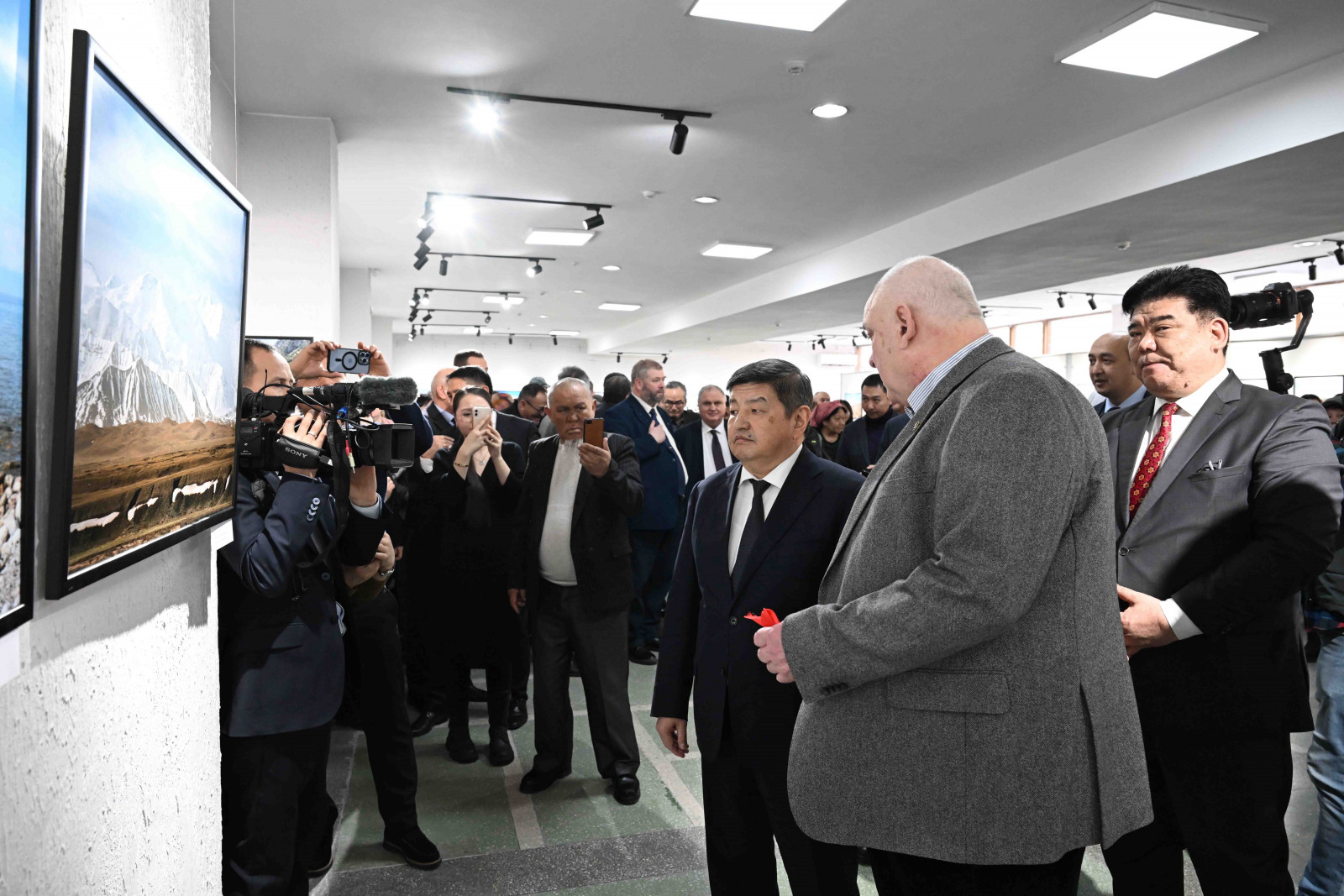В Бишкеке открылась фотовыставка «Между небом и озером Иссык-Куль: 100 взглядов на Кыргызстан»