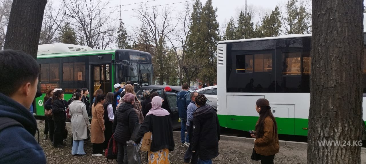 ДТП с участием автобусов и легковой машины