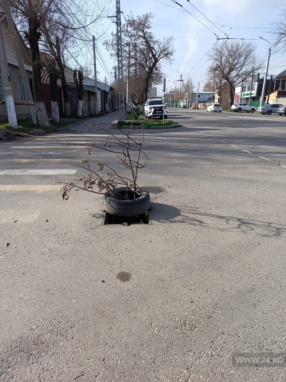 Яма на проезжей части