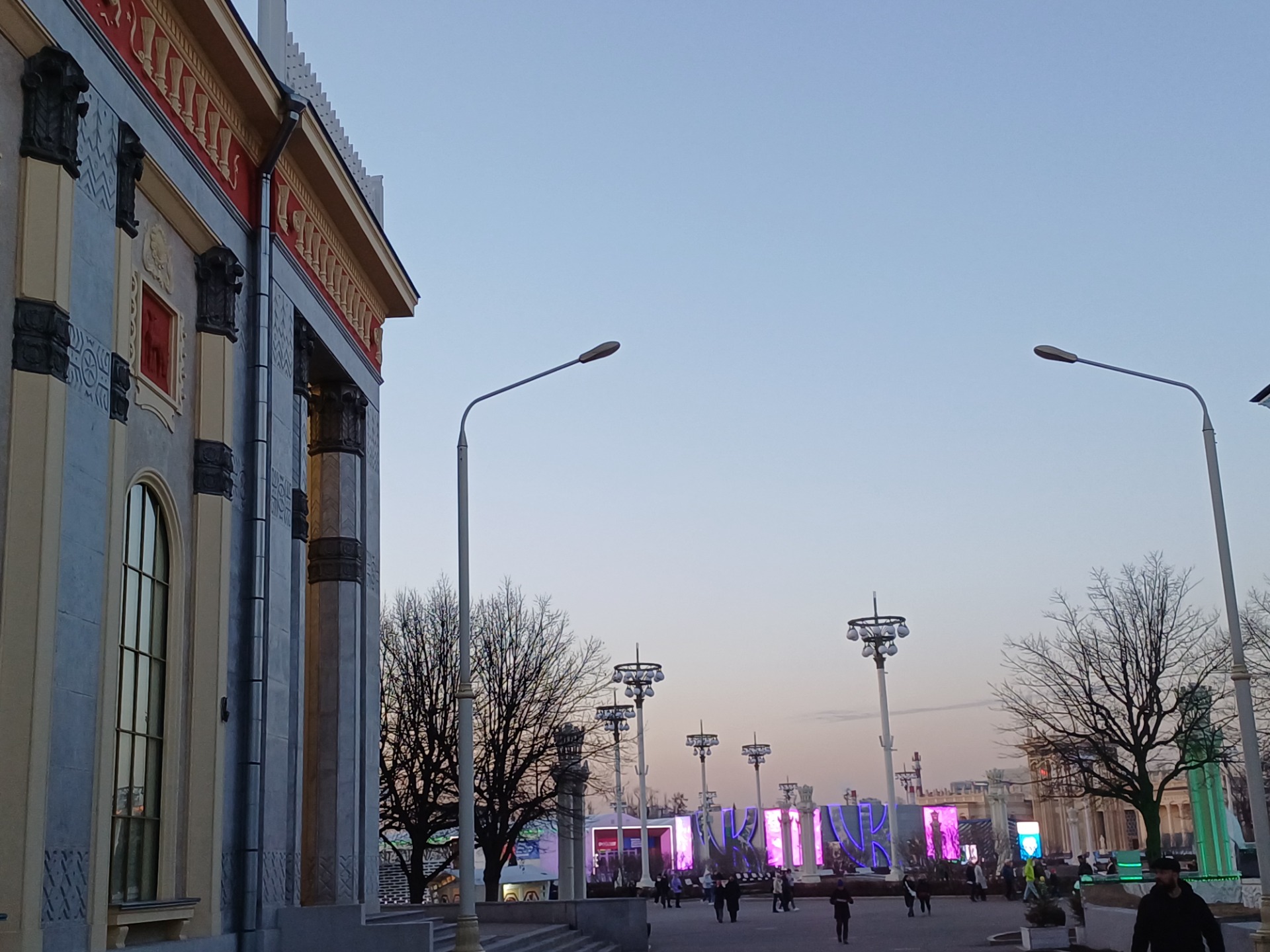 На ВДНХ открыты все павильоны, кроме павильона Кыргызстана