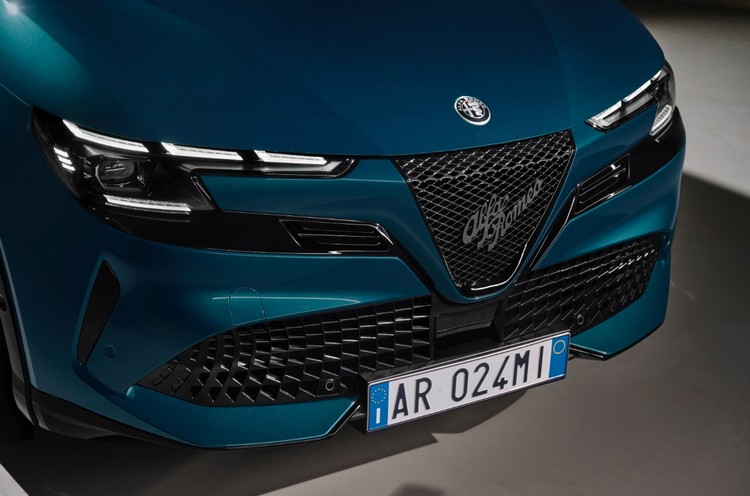 Представлен маленький кроссовер Alfa Romeo Milano