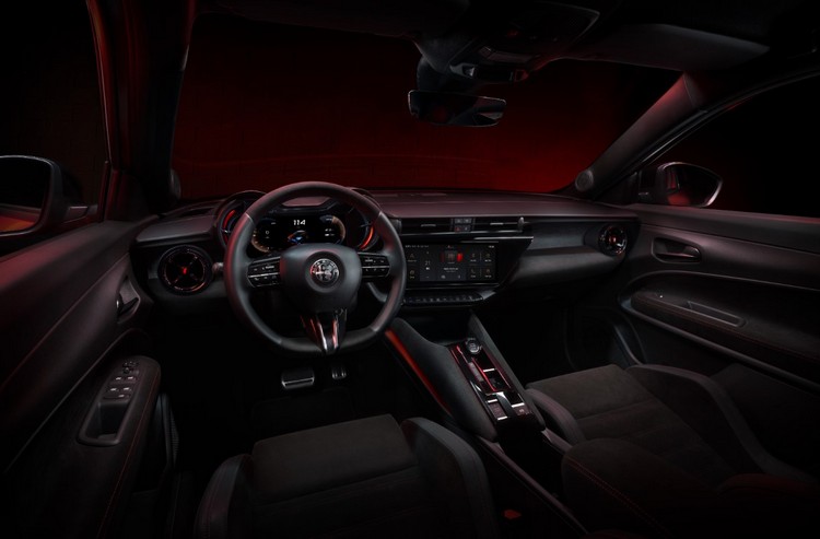 Салон кроссовера Alfa Romeo Milano