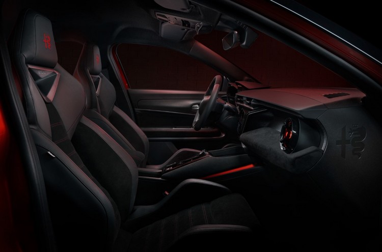 Салон кроссовера Alfa Romeo Milano