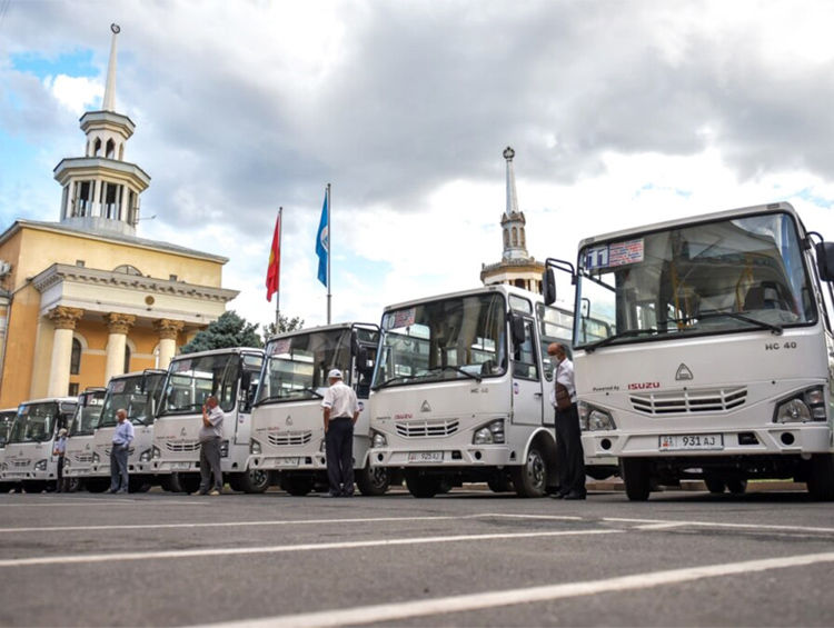Автобусы Isuzu, которые обслуживают в Бишкеке 12 маршрутов
