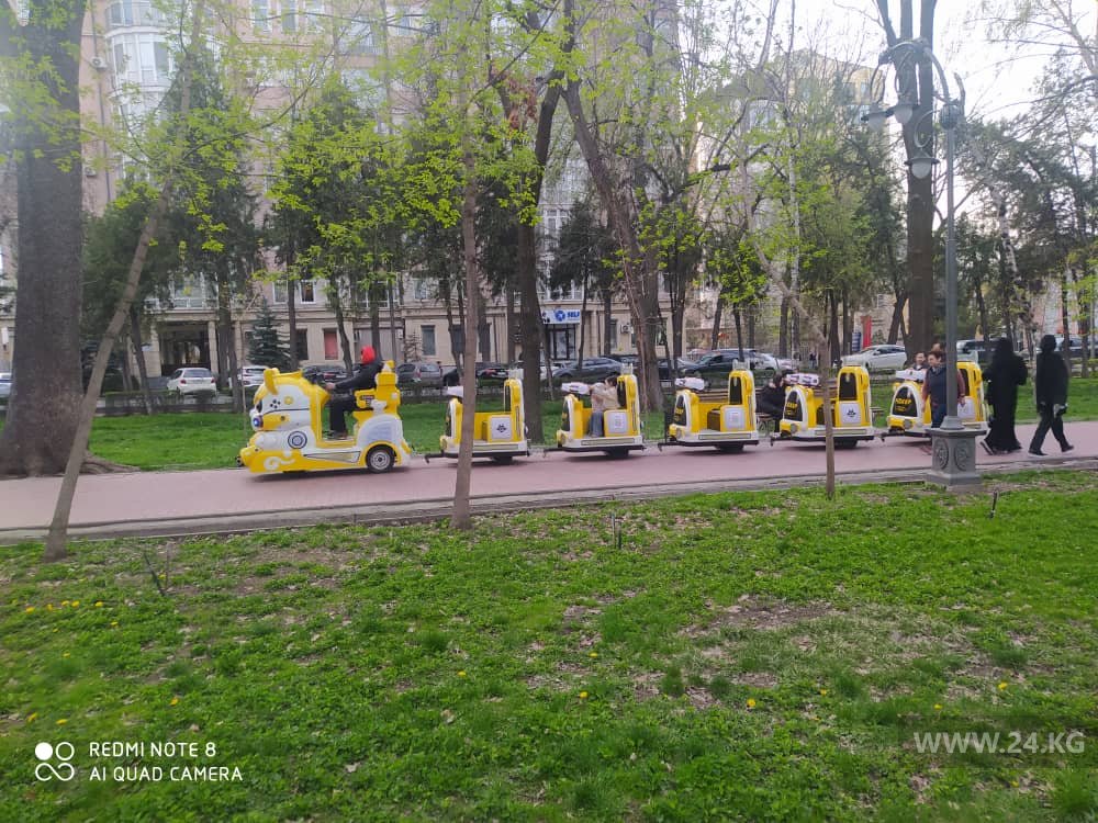 Паровозик на бульваре в Бишкеке