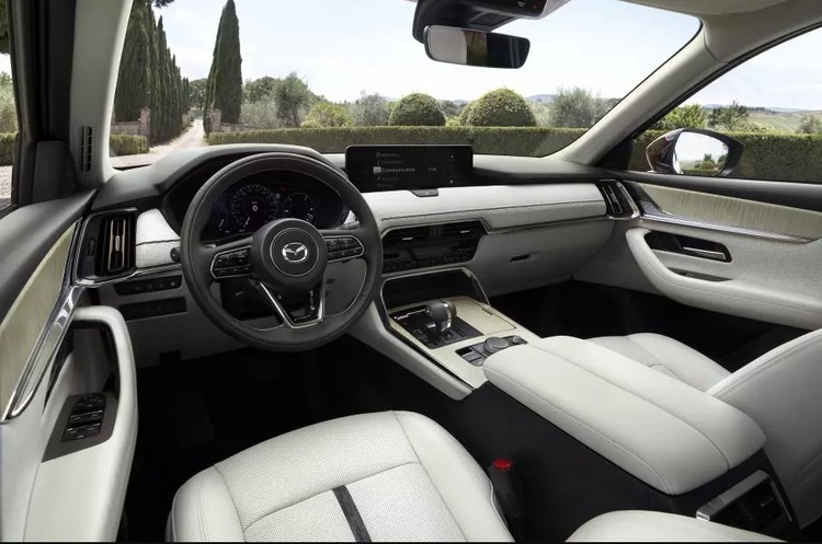 В салоне кроссовера Mazda CX-80