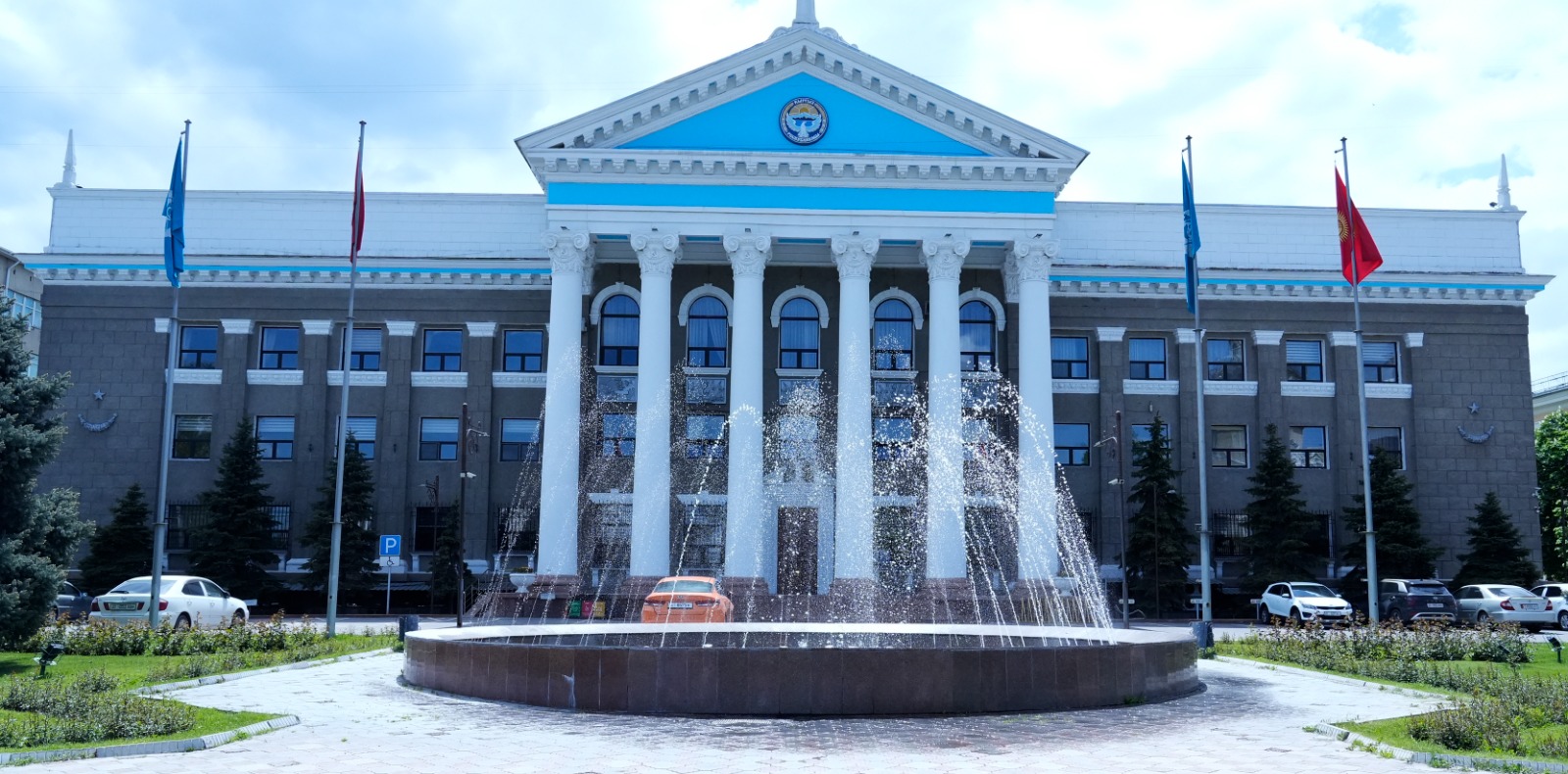 В столице запустили фонтаны