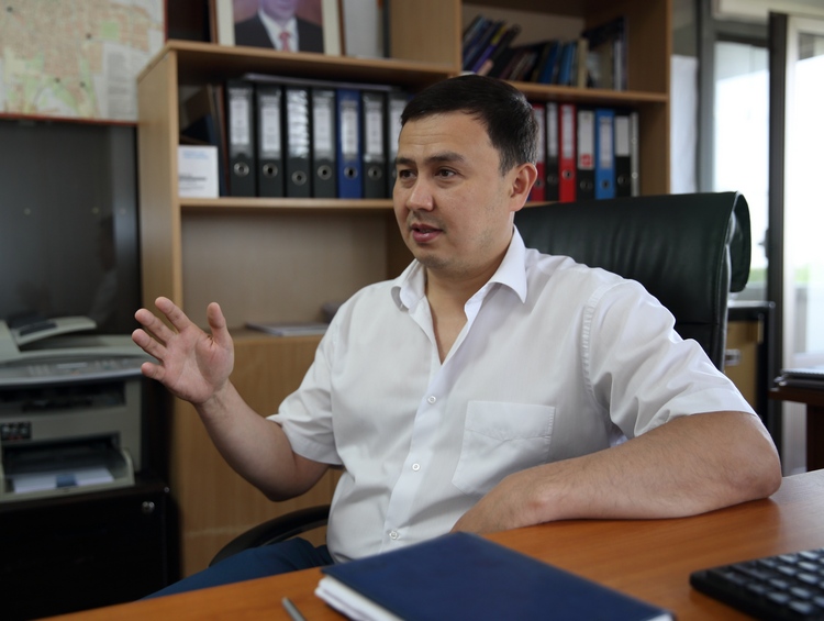 Улaнбeк Сурaнaeв, нaчaльник oтдeлa прoдaж сжижeннoгo гaзa кoмпaнии «Гaзпрoм нeфть Aзия»