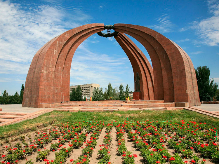 Площадь Победы в Бишкеке