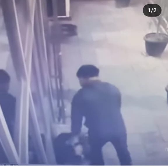 Мужчина избивает гражданскую жену