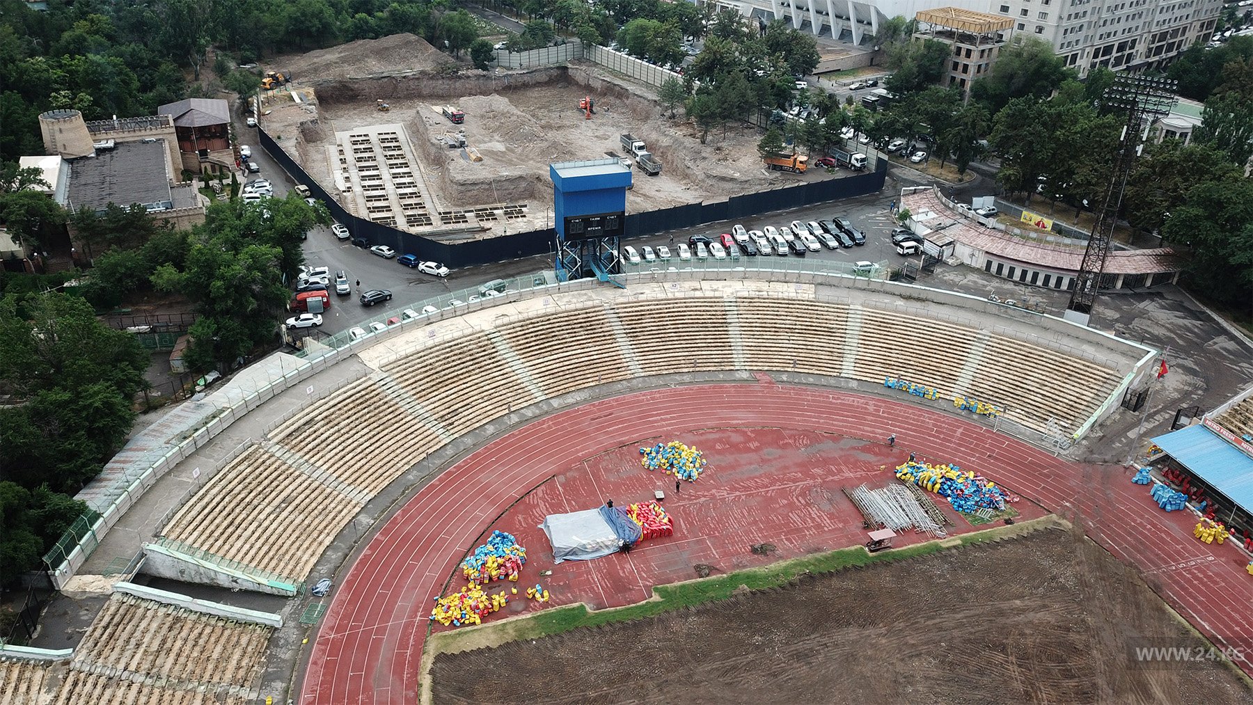 Стадион имени Долона Омурзакова закрыт на реконструкцию