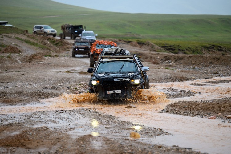 Участники автопробега Madway Rally