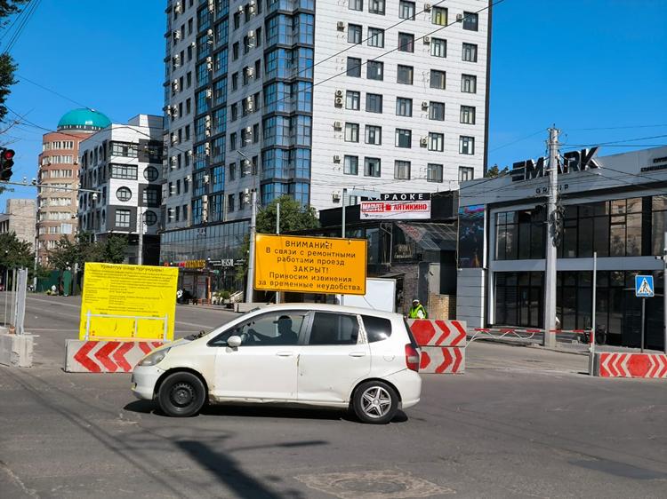 Ремонт дороги на улице Ахунбаева. Архивное фото