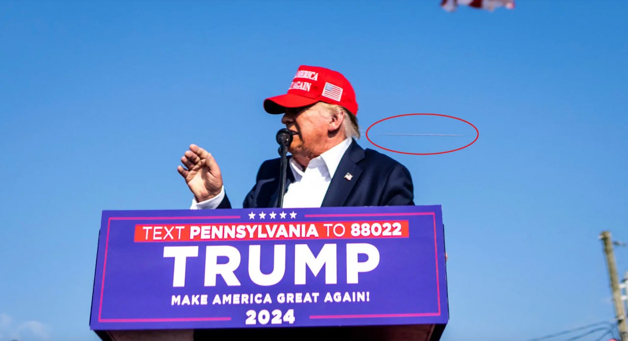 Фотограф запечатлел пулю, которая пролетела рядом с головой Дональда Трампа