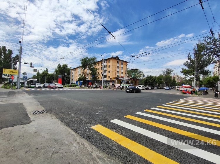 Перекресток улиц Абдрахманова и Боконбаева