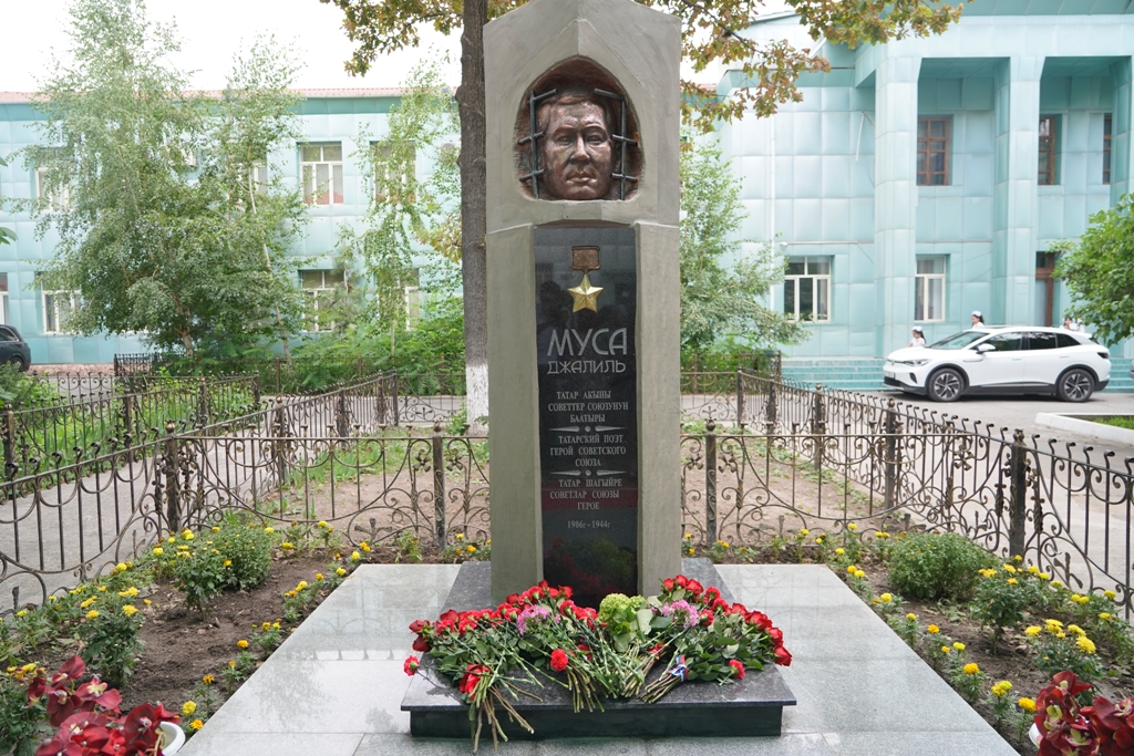 Стела татарского поэта Мусы Джалиля