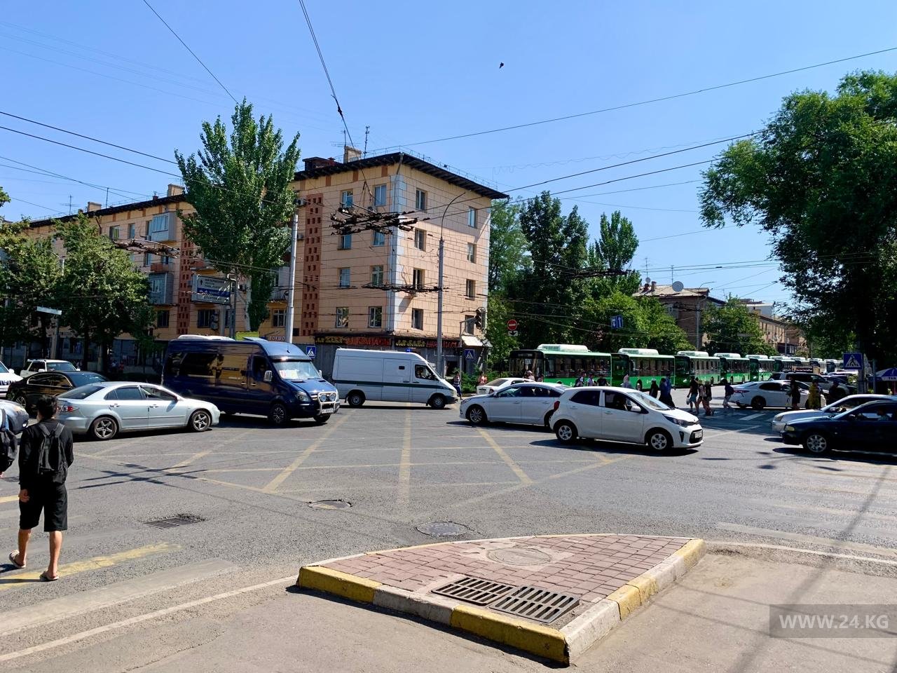 Автобусы на улице Киевской