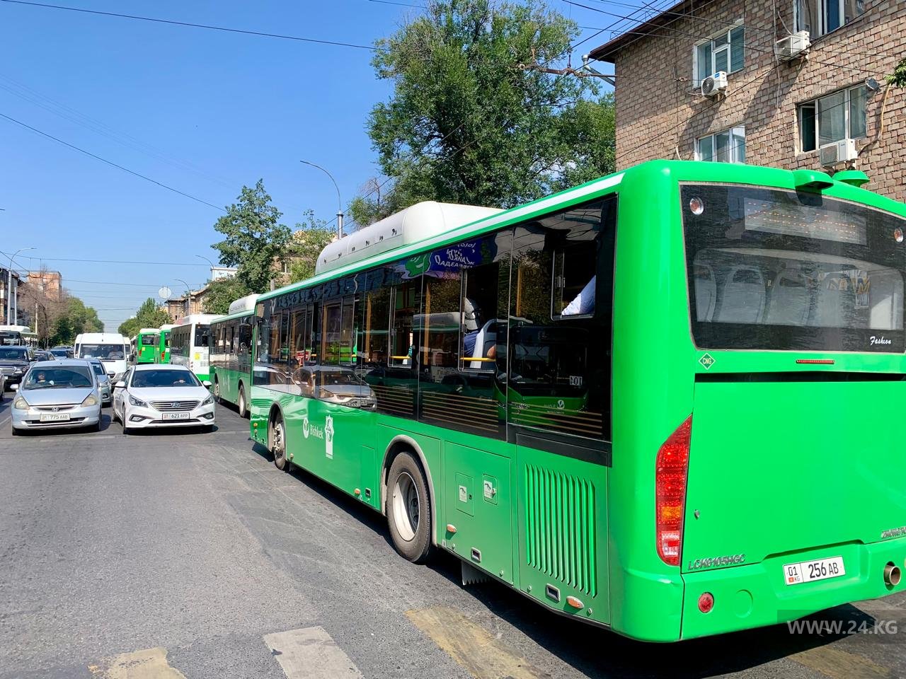 Автобусы на улице Киевской