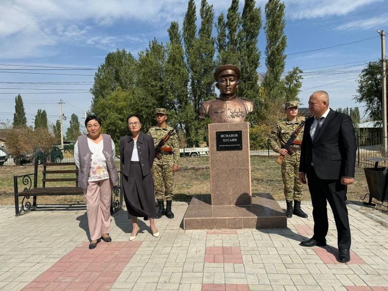 Бюст Героя Советского Союза Хусаина Исманова открыли в Бишкеке