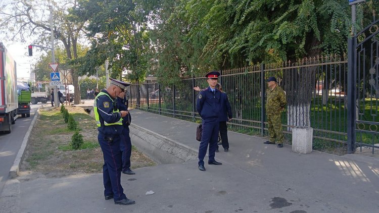 Возле Авиационного института