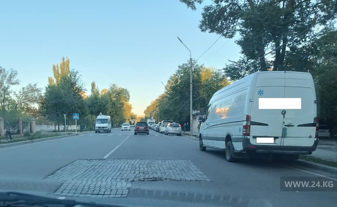 Яма на проезжей части