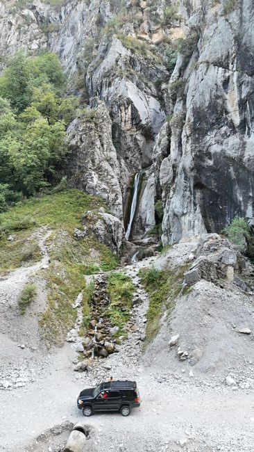 Водопад Кызыл-Ункур