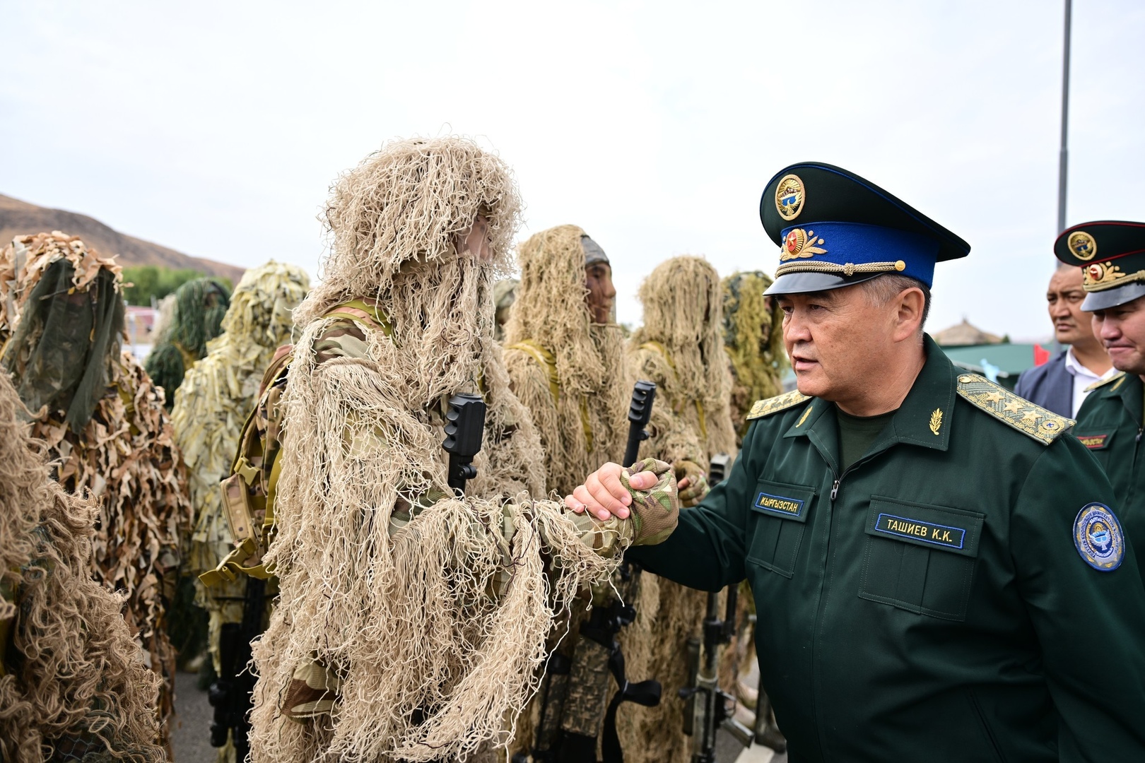 Камчыбек Ташиев открыл новый военный городок спецназа «Бору» в Сулюкте