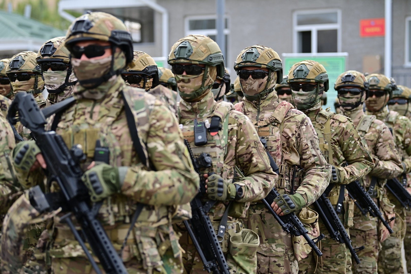 Камчыбек Ташиев открыл новый военный городок спецназа «Бору» в Сулюкте