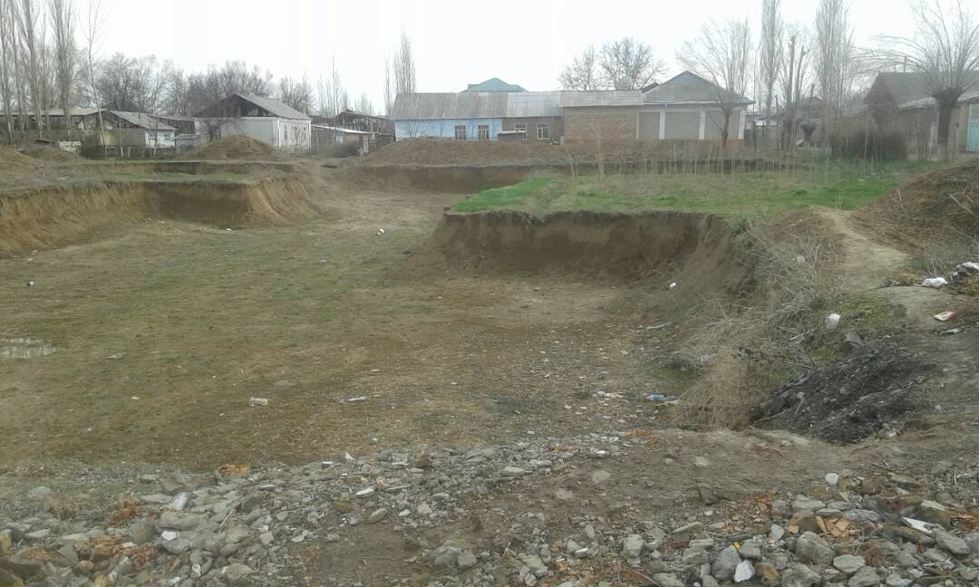 Котлован под будущее здание средней школы в селе Бирлешкен