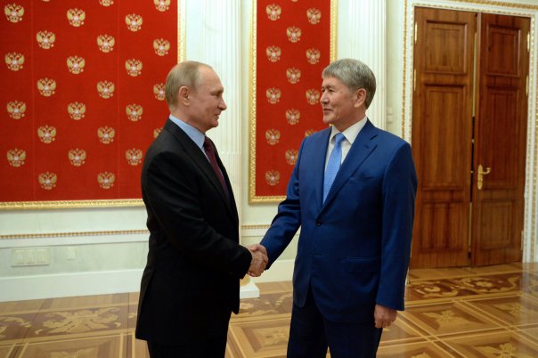 Алмазбек Атамбаев и Владимир Путин провели неформальную встречу