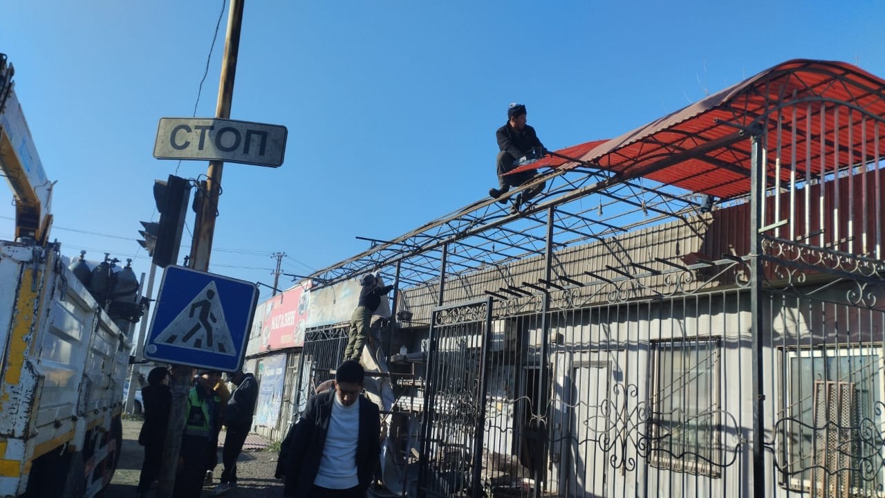 Вдоль северной объездной дороги демонтируют самовольно установленные объекты
