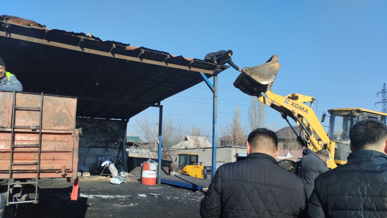 Вдоль северной объездной дороги демонтируют самовольно установленные объекты