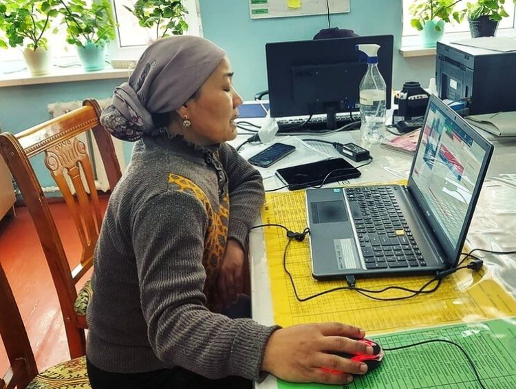 Почти год чиновники обещали учителям ноутбуки, но до сих пор Минобразования не получило ни одного