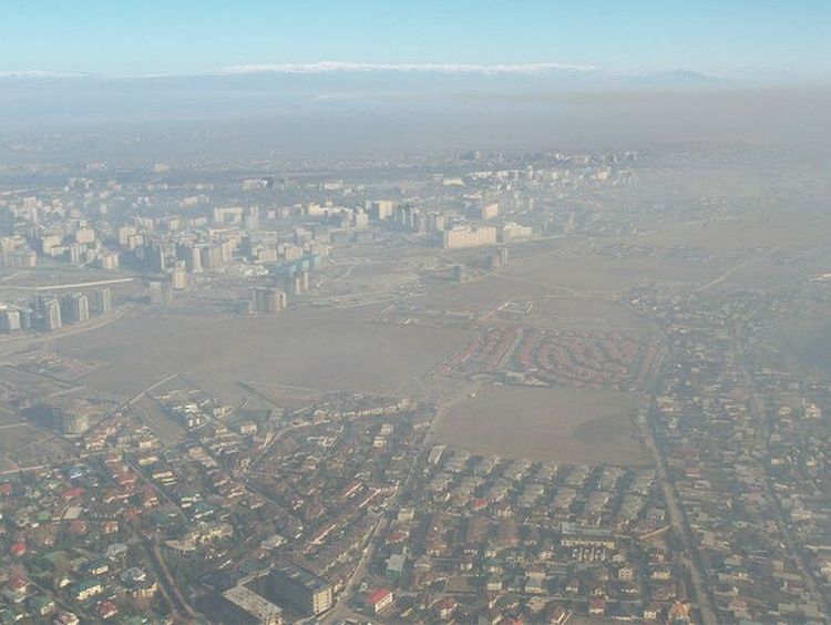 Снимок сделан в Бишкеке 3 декабря - смог накрыл город
