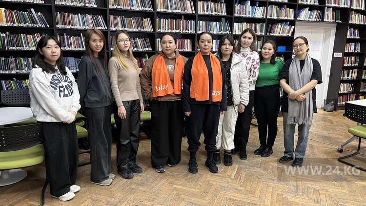 На тренинге по самообороне для женщин