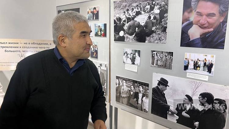 На выставке в честь писателя Чингиза Айтматова