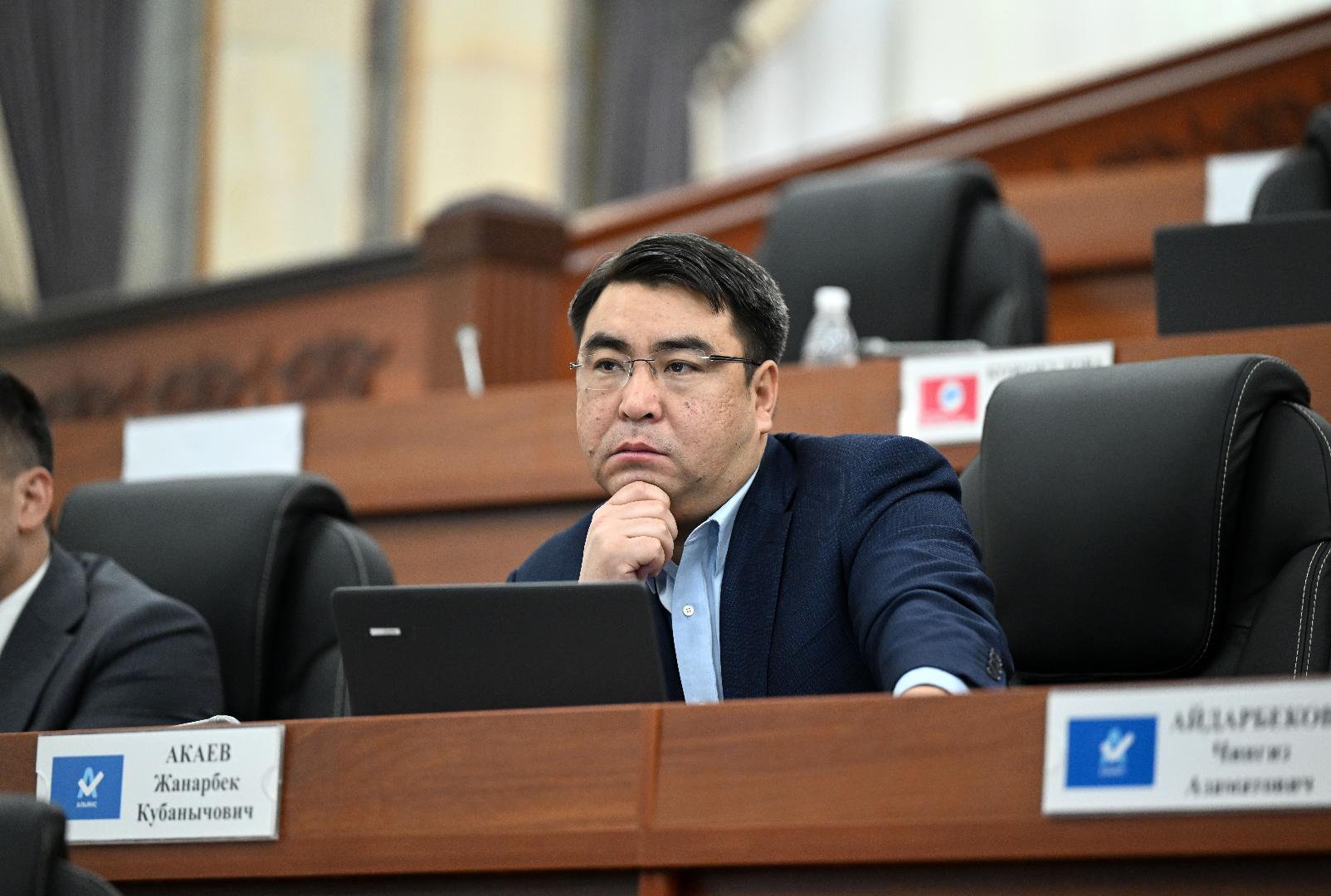 Депутат Жанарбек Акаев